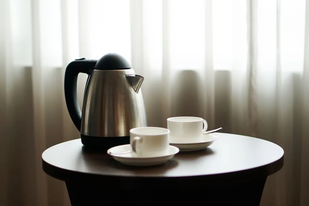 Electric Kettle With Tray - Image 3