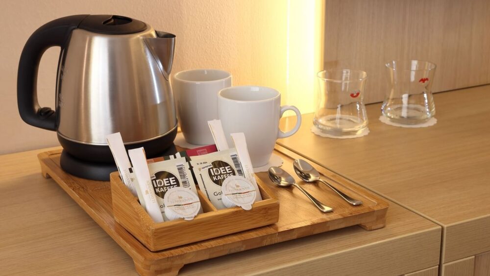 Electric Kettle With Tray - Image 4